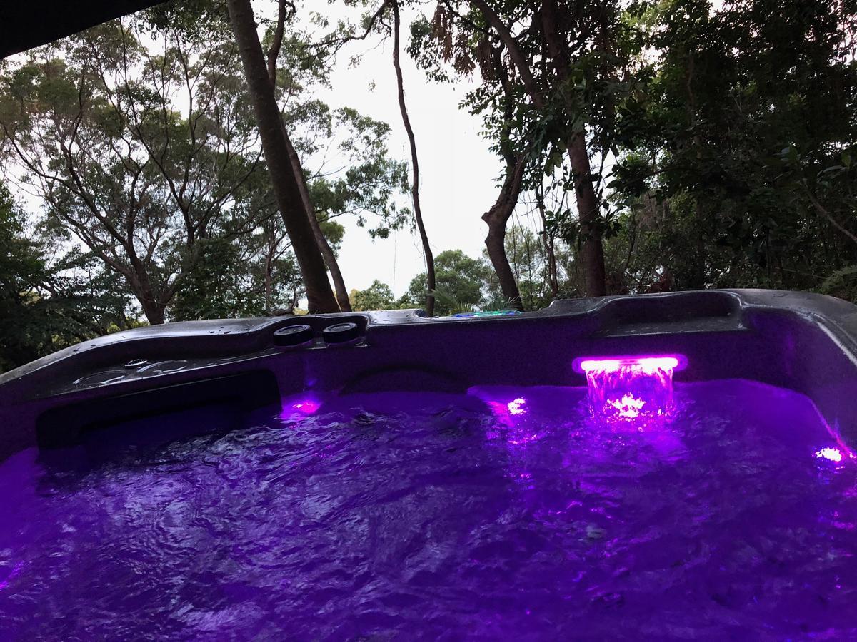 Gunnadoo Hut With Ocean Views And Jacuzzi Lodge Miallo